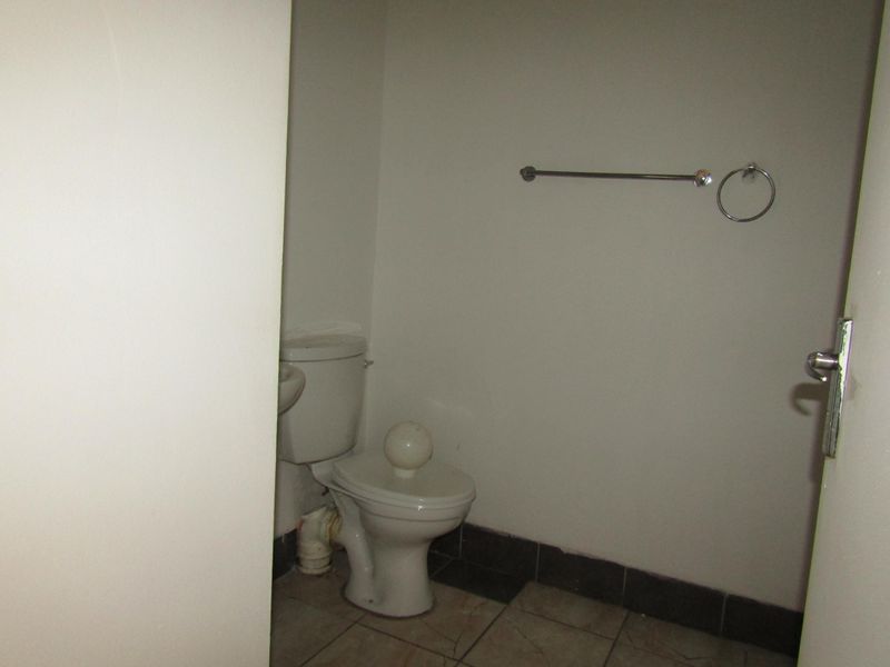 Apartment For Sale In Johannesburg - Photo 4