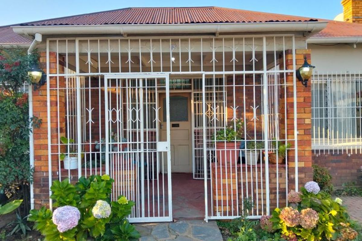 THREE BEDROOMS HOUSE FOR SALE IN KENILWORTH - Photo 2