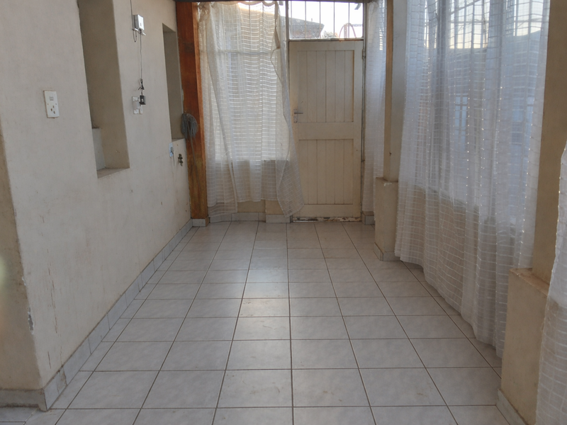 THREE BEDROOMS HOUSE FOR SALE IN KENILWORTH - Photo 10