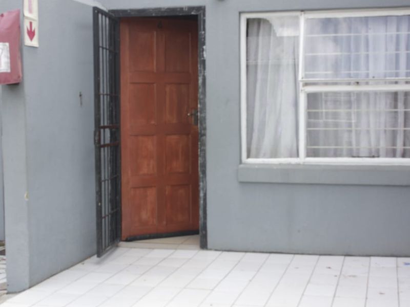 Three Bedroom Simplex For Sale in Naturena - Photo 10