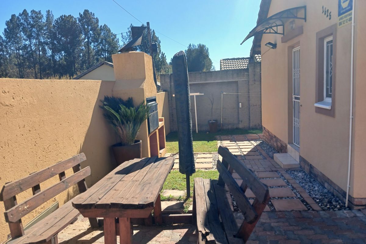 Charming 2-bedroom Freehold For sale in Bloubosrand, Randburg—ideal for comfortable living! - Photo 2