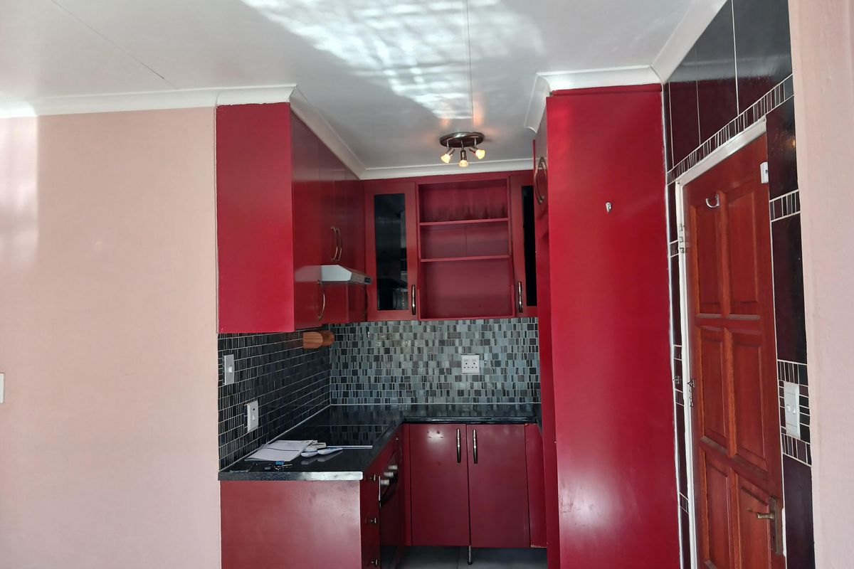 Charming 2-bedroom Freehold For sale in Bloubosrand, Randburg—ideal for comfortable living! - Photo 3