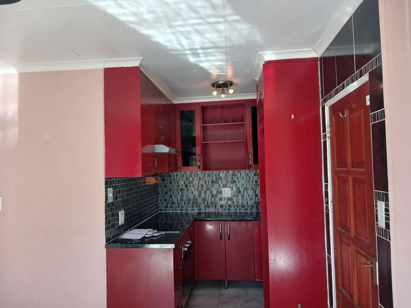 Charming 2-bedroom Freehold For sale in Bloubosrand, Randburg—ideal for comfortable living! - Photo 3