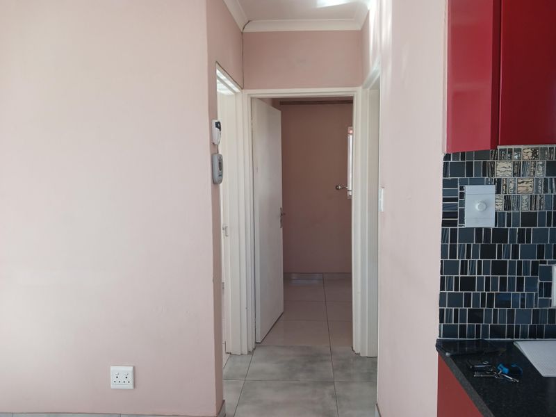Charming 2-bedroom Freehold For sale in Bloubosrand, Randburg—ideal for comfortable living! - Photo 6