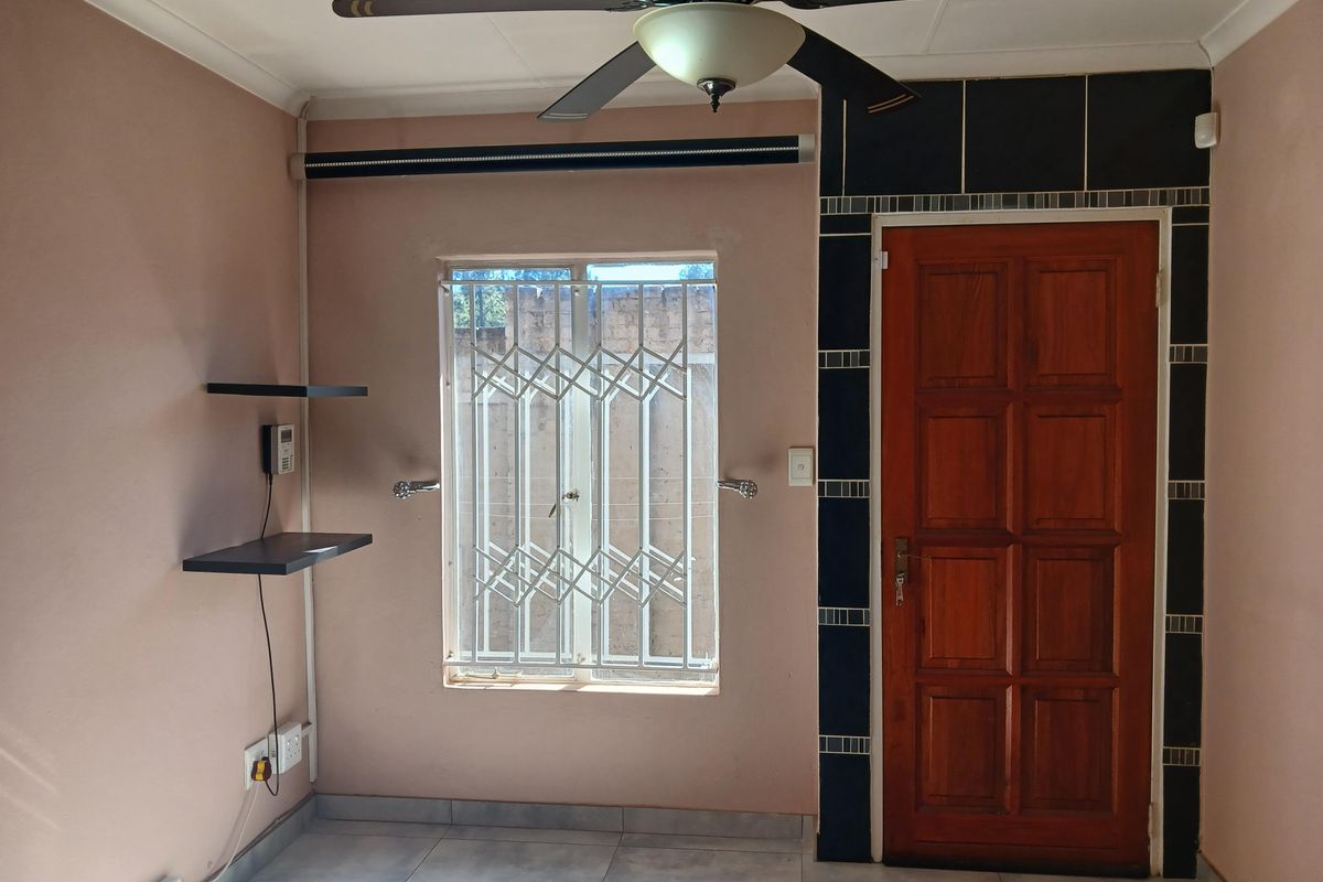 Charming 2-bedroom Freehold For sale in Bloubosrand, Randburg—ideal for comfortable living! - Photo 4