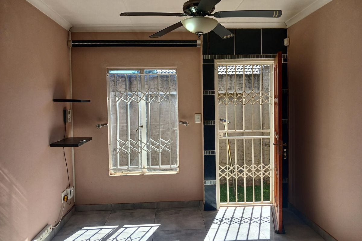 Charming 2-bedroom Freehold For sale in Bloubosrand, Randburg—ideal for comfortable living! - Photo 5