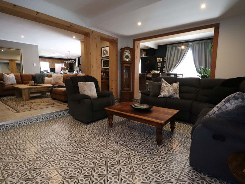 Freehold For Sale In Gqeberha - Photo 2