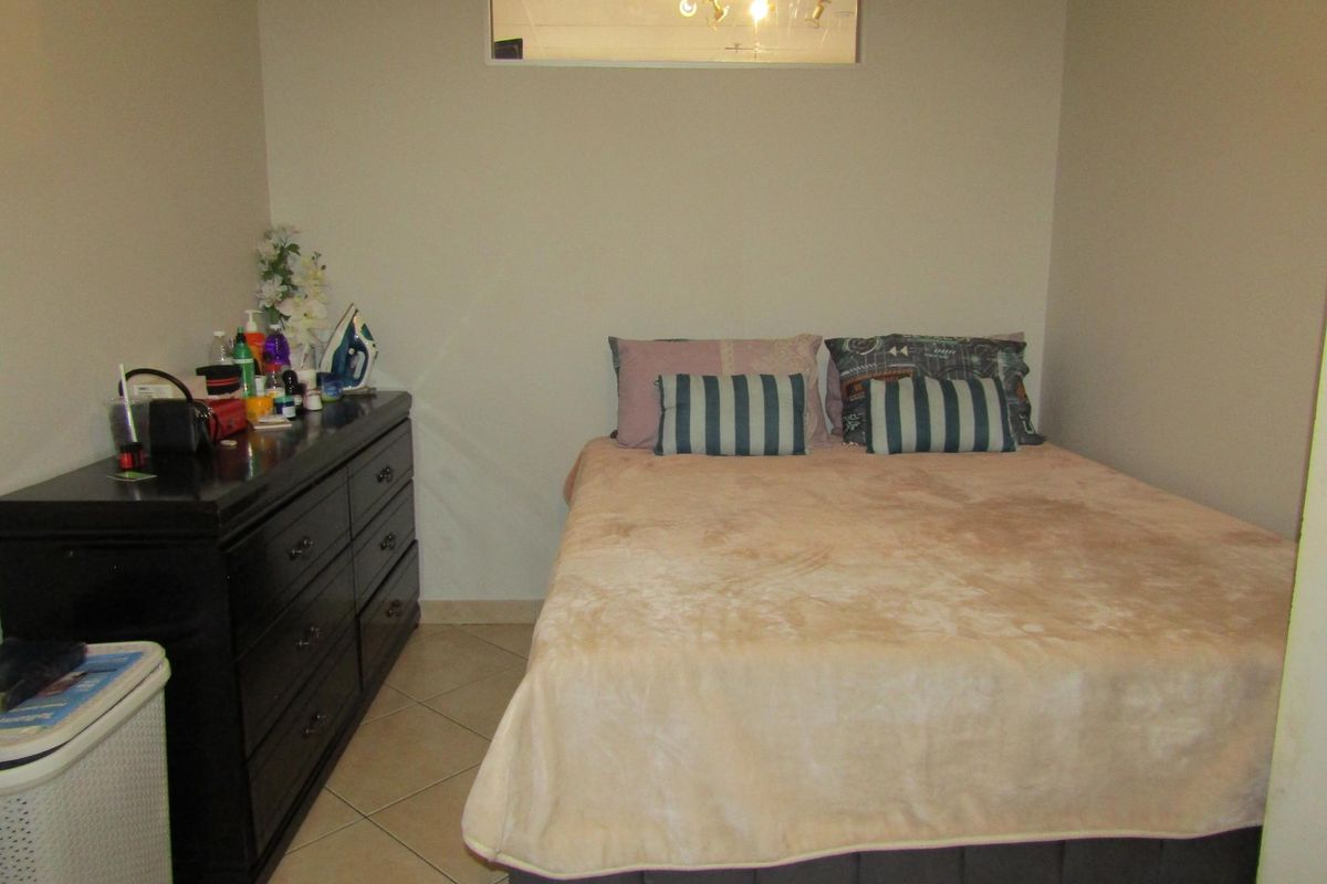Apartment For Sale In Johannesburg - Photo 3