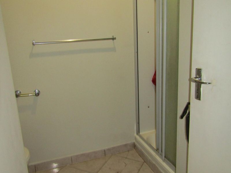 Apartment For Sale In Johannesburg - Photo 10
