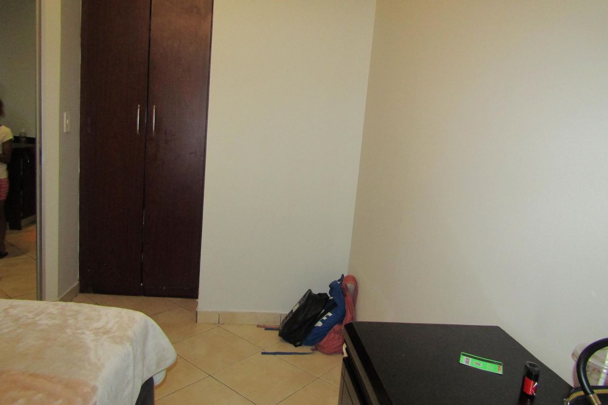 Apartment For Sale In Johannesburg - Photo 4
