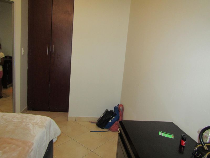 Apartment For Sale In Johannesburg - Photo 4