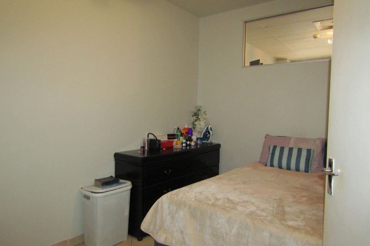 Apartment For Sale In Johannesburg - Photo 2