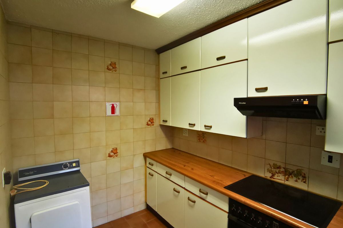Neat and Tidy 2-Bedroom Townhouse with Private Garden - Lyndhurst - Photo 4