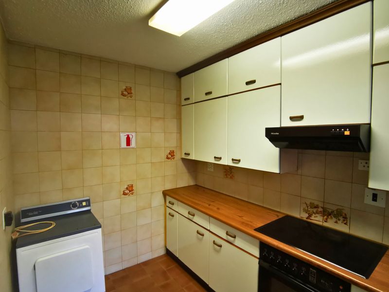 Neat and Tidy 2-Bedroom Townhouse with Private Garden - Lyndhurst - Photo 4