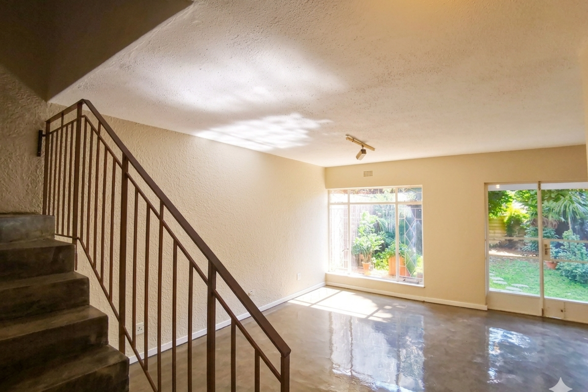 Neat and Tidy 2-Bedroom Townhouse with Private Garden - Lyndhurst - Photo 2