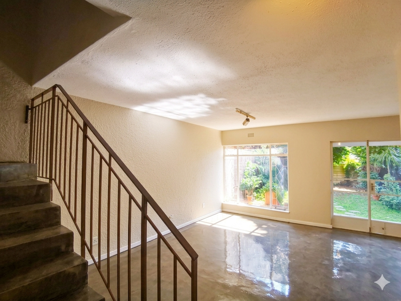 Neat and Tidy 2-Bedroom Townhouse with Private Garden - Lyndhurst - Photo 2