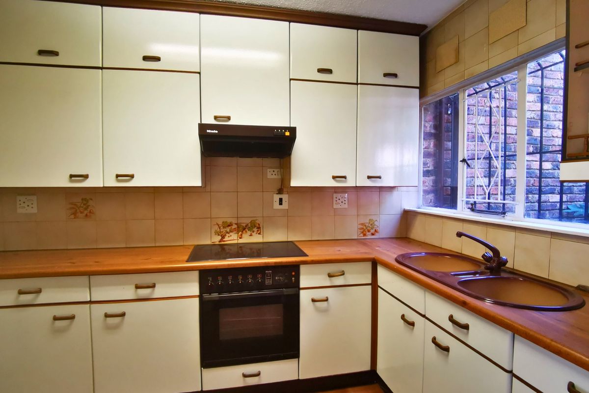 Neat and Tidy 2-Bedroom Townhouse with Private Garden - Lyndhurst - Photo 3