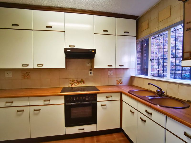 Neat and Tidy 2-Bedroom Townhouse with Private Garden - Lyndhurst - Photo 3