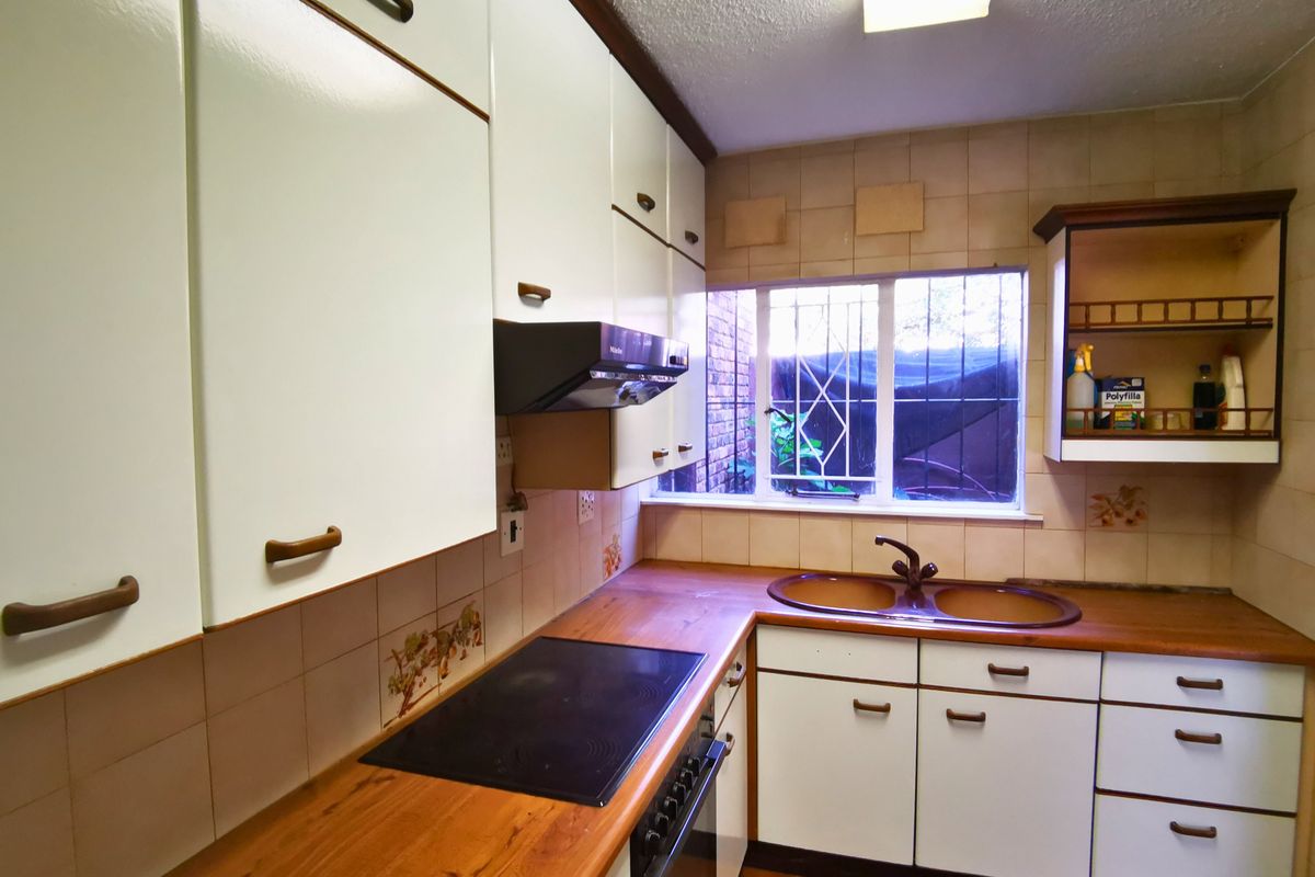 Neat and Tidy 2-Bedroom Townhouse with Private Garden - Lyndhurst - Photo 5