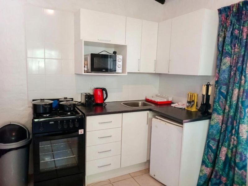 1 Bedroom Garden Cottage To Let in Hurlingham, Sandton - Photo 9