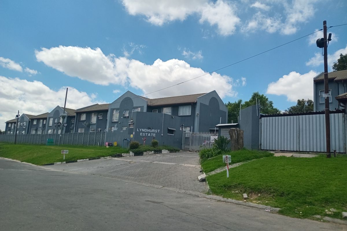 Townhouse Rental Monthly In Johannesburg - Photo 2