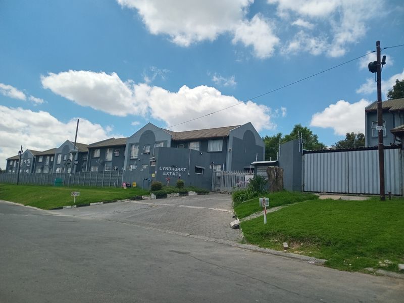 Townhouse Rental Monthly In Johannesburg - Photo 2