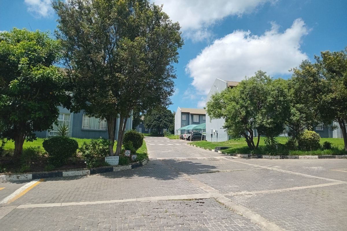 Townhouse Rental Monthly In Johannesburg - Photo 3