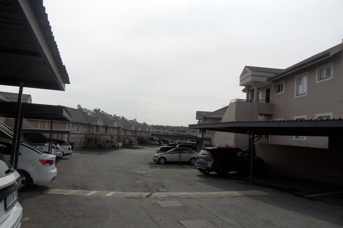 Townhouse For Rent - Photo 4