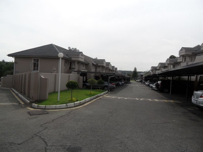 Townhouse For Rent - Photo 3