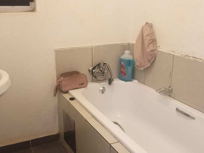 2 Bedrom house in ProteaGlen - Photo 9