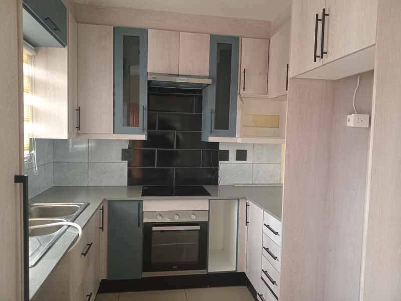 Ground Floor Townhouse For Sale - Photo 5