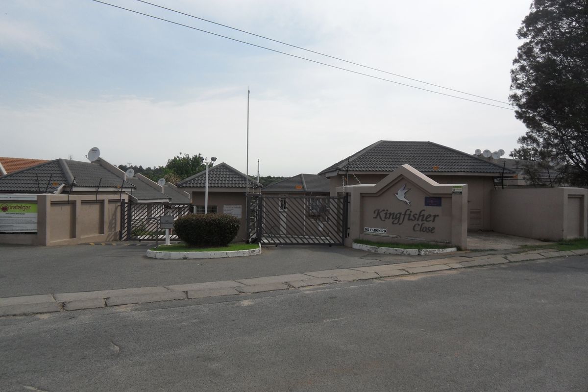 Ground Floor Townhouse For Sale - Photo 2