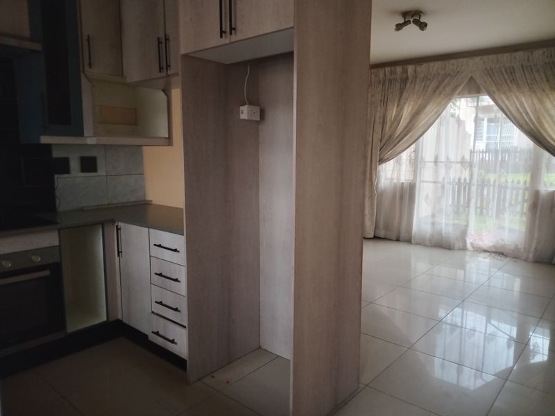 Ground Floor Townhouse For Sale - Photo 10