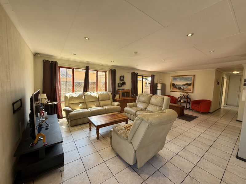 Discover the hidden potential of this exceptional property in the highly sought after Barbeque Downs - Photo 3