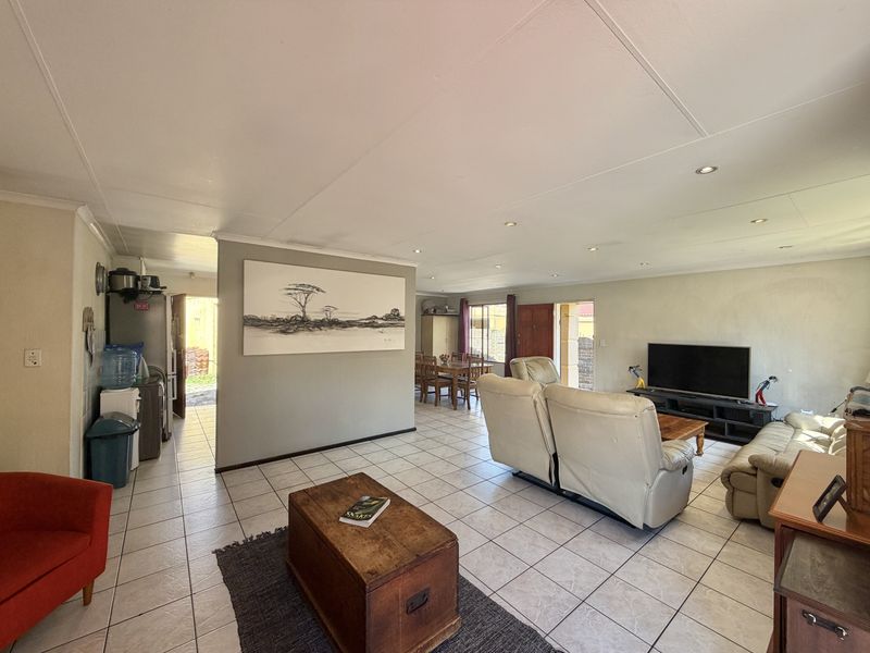 Discover the hidden potential of this exceptional property in the highly sought after Barbeque Downs - Photo 6