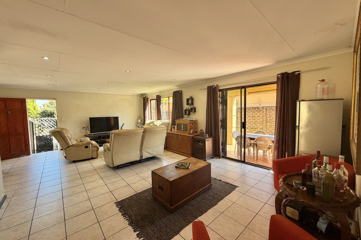 Discover the hidden potential of this exceptional property in the highly sought after Barbeque Downs - Photo 5