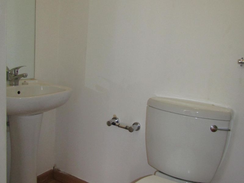 Apartment For Sale In Johannesburg - Photo 9