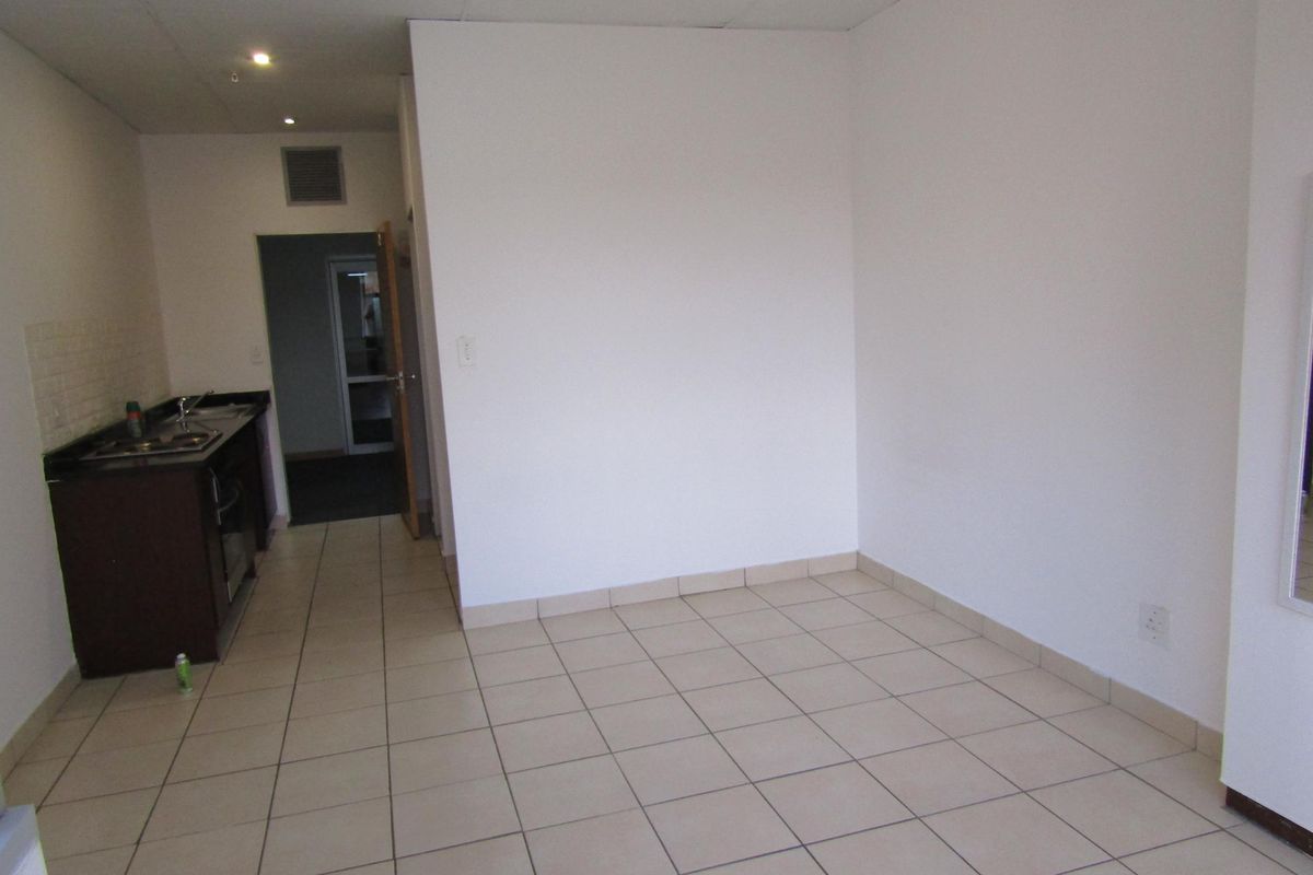 Apartment For Sale In Johannesburg - Photo 4