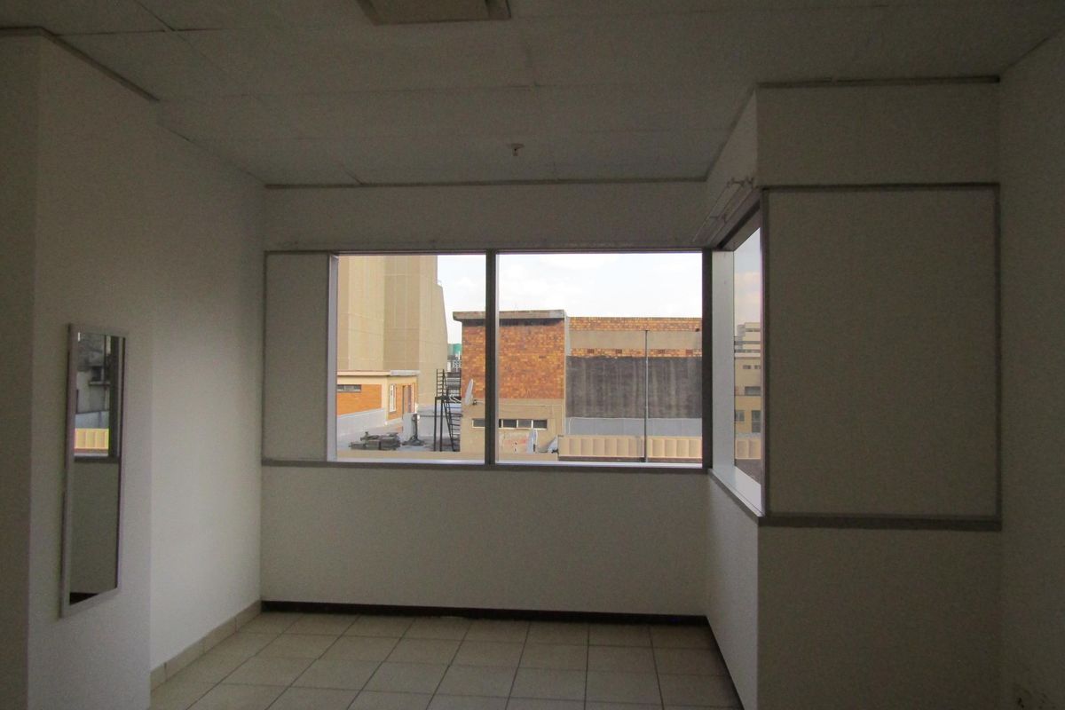 Apartment For Sale In Johannesburg - Photo 5