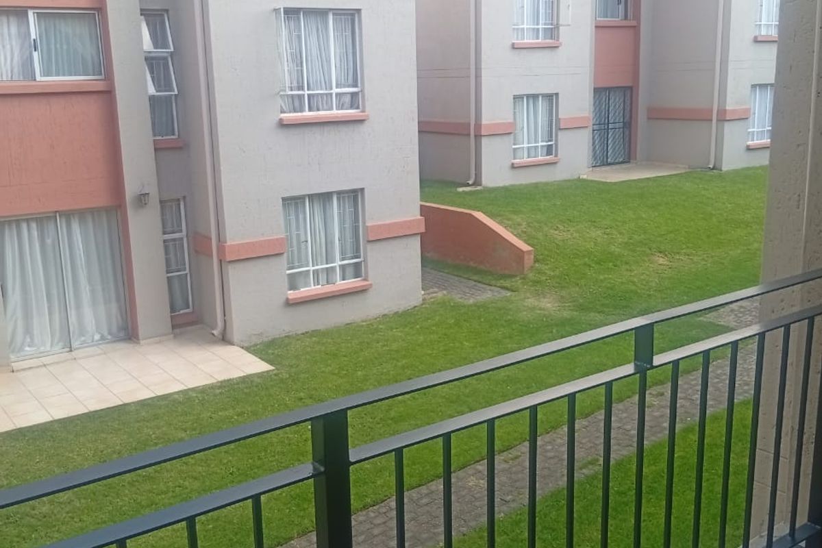 Pristine One Bedroom Home for Sale in Ormonde View Estates East Village - Photo 3