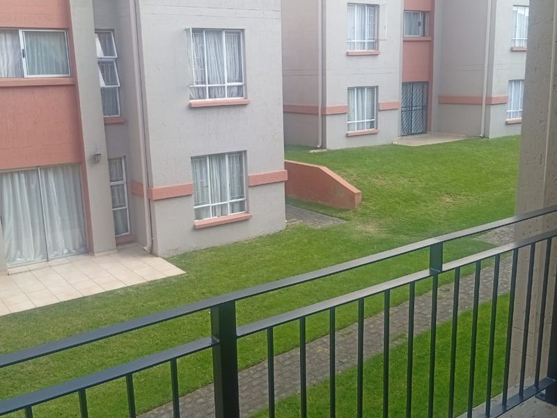 Pristine One Bedroom Home for Sale in Ormonde View Estates East Village - Photo 3