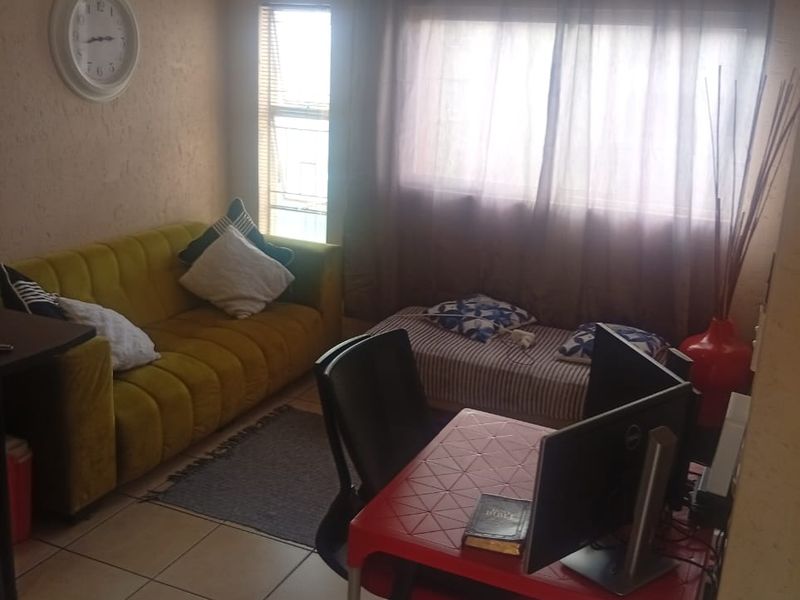 Pristine One Bedroom Home for Sale in Ormonde View Estates East Village - Photo 8