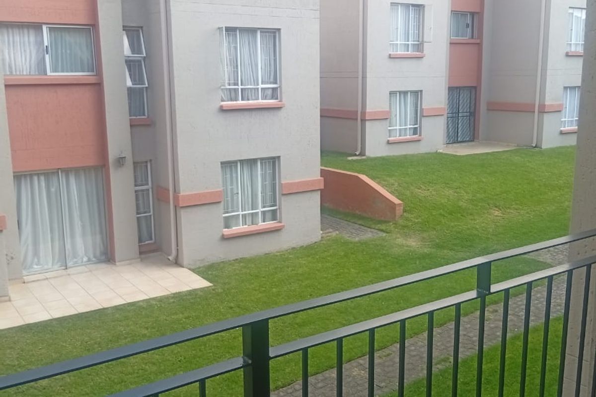 Pristine One Bedroom Home for Sale in Ormonde View Estates East Village - Photo 2