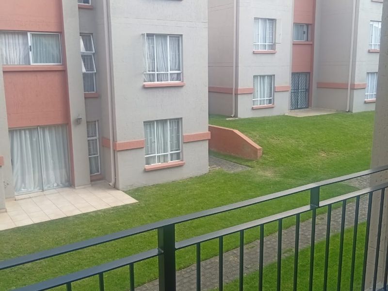 Pristine One Bedroom Home for Sale in Ormonde View Estates East Village - Photo 2