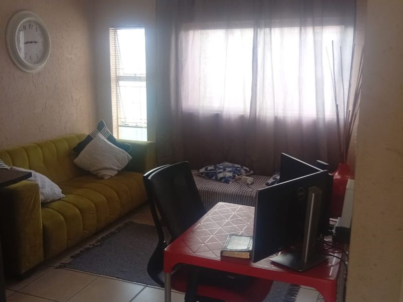 Pristine One Bedroom Home for Sale in Ormonde View Estates East Village - Photo 10