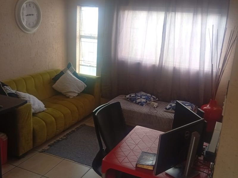 Pristine One Bedroom Home for Sale in Ormonde View Estates East Village - Photo 9