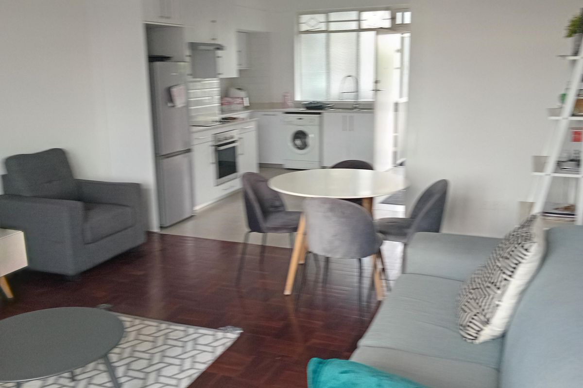 Furnished Secure 2 bedroom 1.5 bathroom apartment. - Photo 5