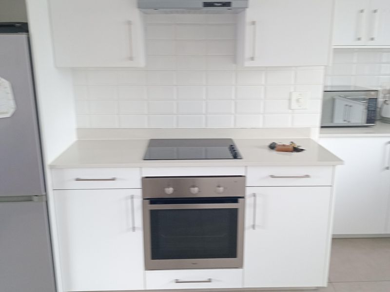 Furnished Secure 2 bedroom 1.5 bathroom apartment. - Photo 3