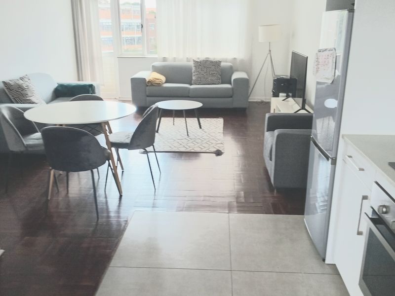 Furnished Secure 2 bedroom 1.5 bathroom apartment. - Photo 9