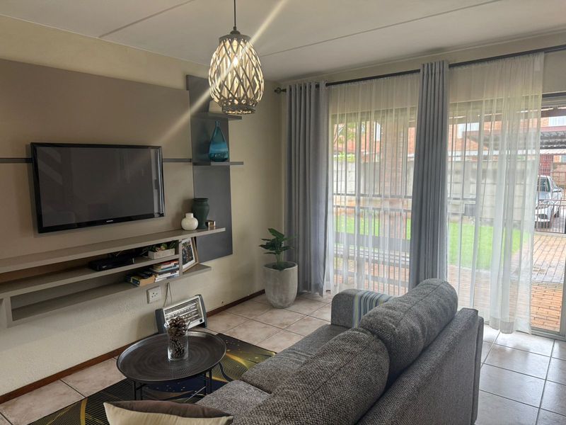 Step Into Ownership , Affordable 2-Bedroom Opportunity in Florida Glen - Photo 4